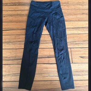 Women’s 4, Black Lululemon Leggings